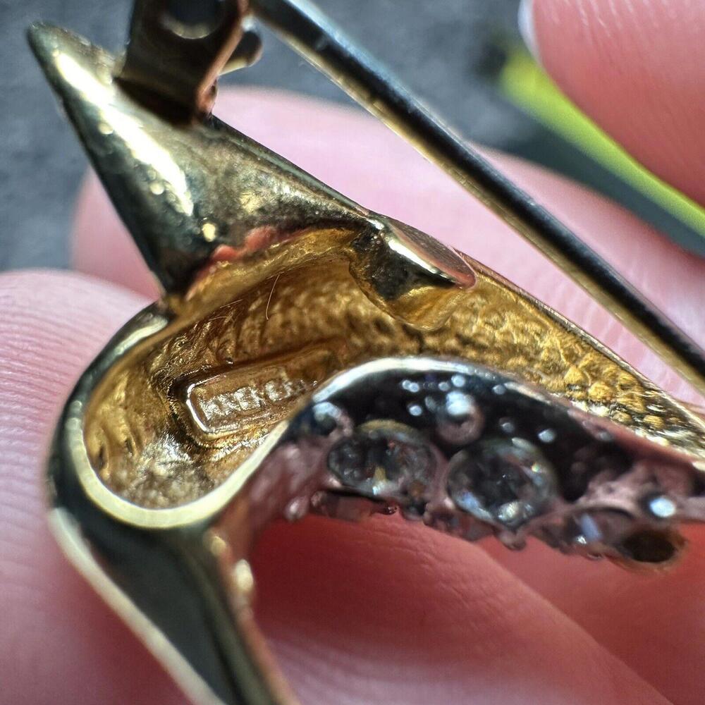 Krementz Rhinestone Hummingbird Bird Gold Tone Tiny Brooch Pin Signed - Picture 8 of 9